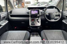 toyota voxy 2012 504928-924741