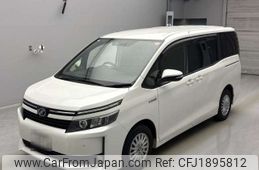 toyota voxy 2015 CFJ1895812