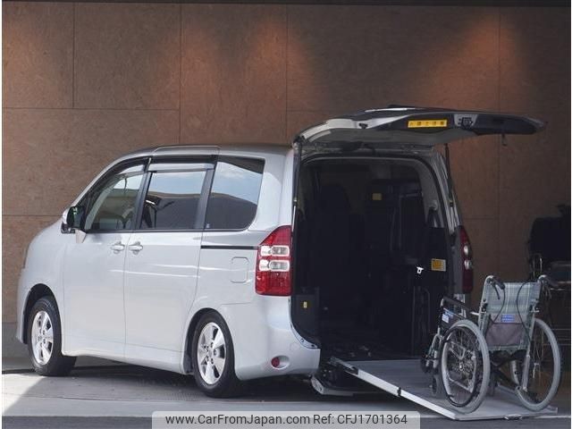 toyota noah 2012 CFJ1701364 image 1