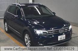 volkswagen tiguan 2019 -VOLKSWAGEN--VW Tiguan WVGZZZ5NZKW867929---VOLKSWAGEN--VW Tiguan WVGZZZ5NZKW867929-