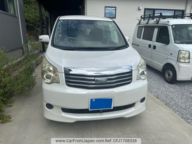 toyota noah 2010 CFJ1708338 image 1