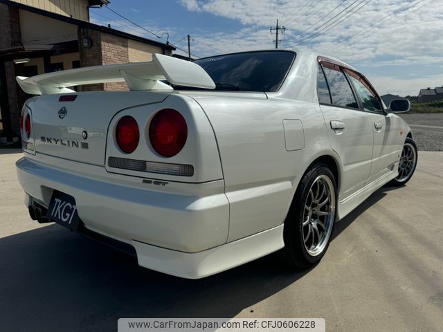 nissan skyline 2000 1101570 image 2