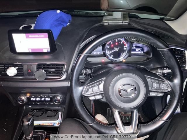 mazda axela 2018 CFJ1797791 image 2
