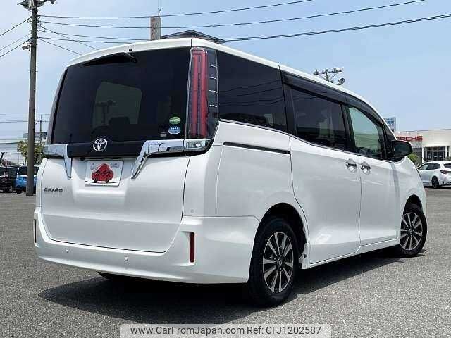 toyota esquire 2019 504928-930224 image 2