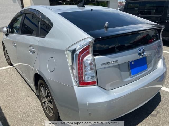 toyota prius 2014 CFJ1528230 image 2