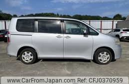 toyota noah 2007 NIKYO_GH89470