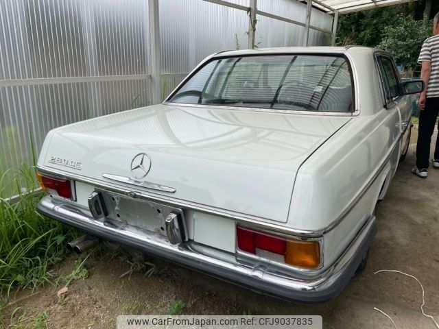 mercedes-benz e-class 1975 CFJ9037835 image 2