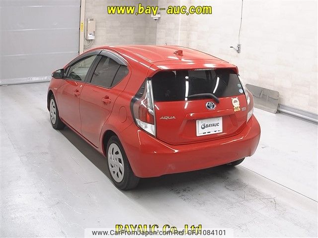 toyota aqua 2015 -TOYOTA--AQUA NHP10-6474646---TOYOTA--AQUA NHP10-6474646- image 2