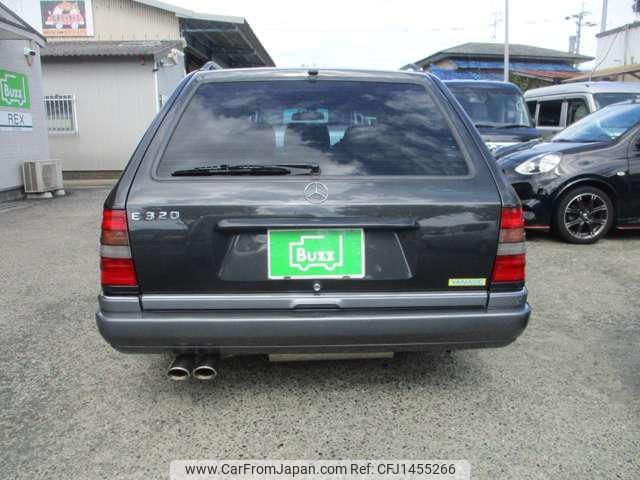 mercedes-benz e-class-station-wagon 1993 -MERCEDES-BENZ--Benz E Class Wagon 124092--2F257917---MERCEDES-BENZ--Benz E Class Wagon 124092--2F257917- image 2