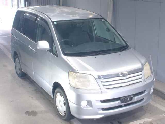 2003 Toyota Noah AZR60G - Car Price $1,812
