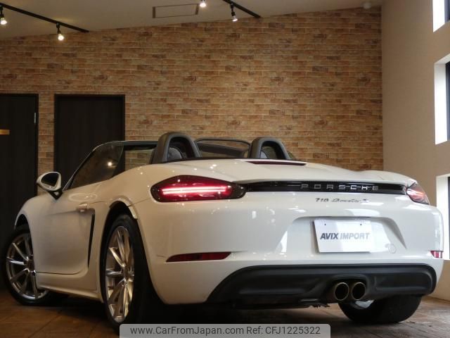 porsche 718-boxster 2016 quick_quick_982H2_WP0ZZZ98ZHS230647 image 2