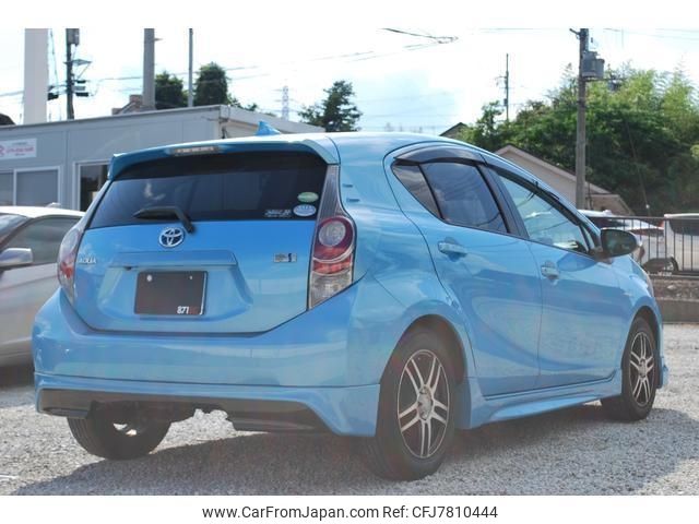 toyota aqua 2012 CFJ7810444 image 2