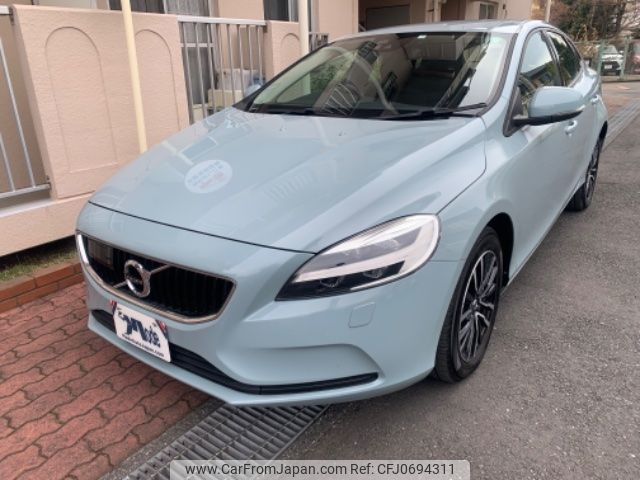 volvo v40 2018 -VOLVO--Volvo V40 MB4154T--K2545546---VOLVO--Volvo V40 MB4154T--K2545546- image 1