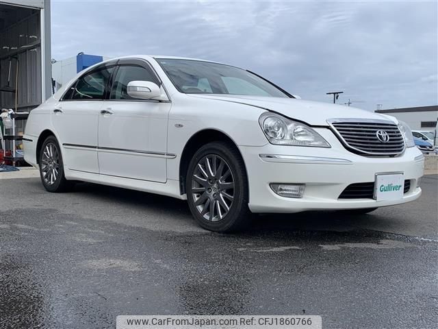 toyota crown-majesta 2004 CFJ1860766 image 1