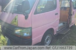 toyota hiace-commuter 2004 CFJ1663739