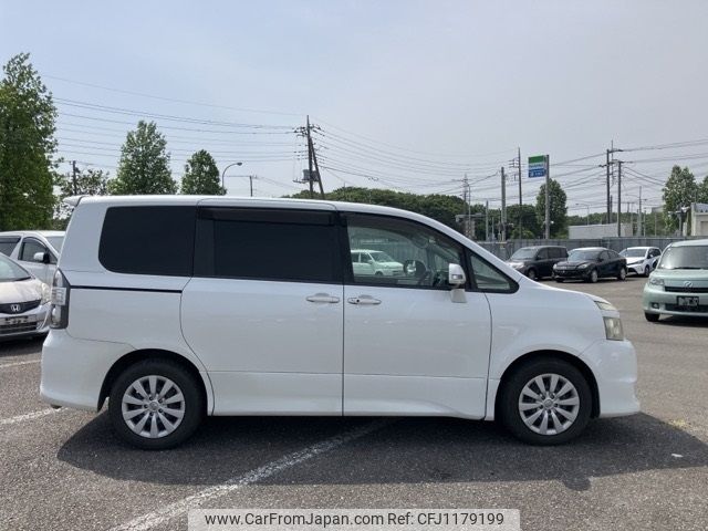 toyota voxy 2007 NIKYO_SG22037 image 1