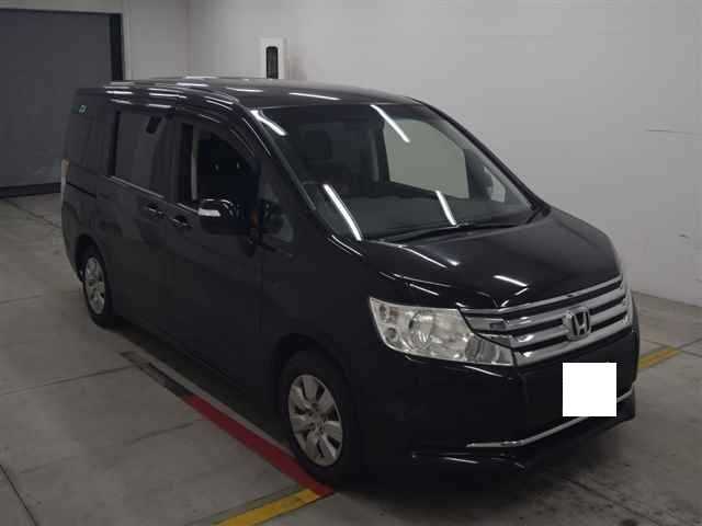 2014 Honda Step Wagon RK1 2WD - Car Price $2,400