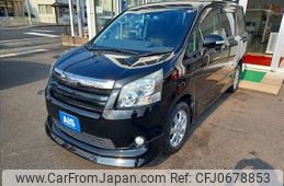 toyota noah 2007 -TOYOTA--Noah DBA-ZRR75W--ZRR75-0013701---TOYOTA--Noah DBA-ZRR75W--ZRR75-0013701-