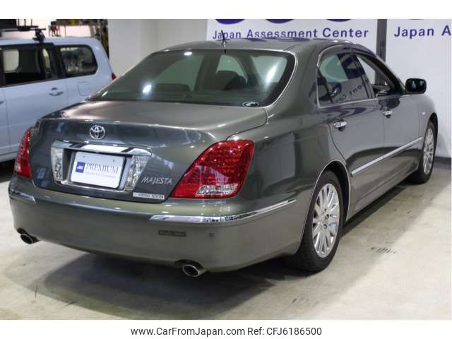 Toyota crown majesta 2004