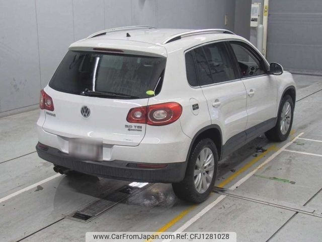 volkswagen tiguan 2011 -VOLKSWAGEN--VW Tiguan 5NCCZ-WVGZZZ5NZBW110949---VOLKSWAGEN--VW Tiguan 5NCCZ-WVGZZZ5NZBW110949- image 2