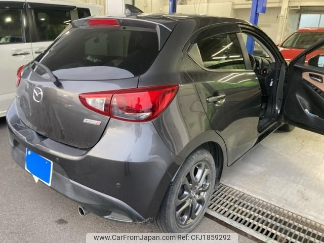 mazda demio 2017 CFJ1859292 image 2