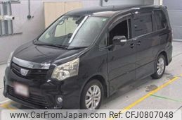 toyota noah 2012 -TOYOTA--Noah DBA-ZRR70W--ZRR70-0518487---TOYOTA--Noah DBA-ZRR70W--ZRR70-0518487-