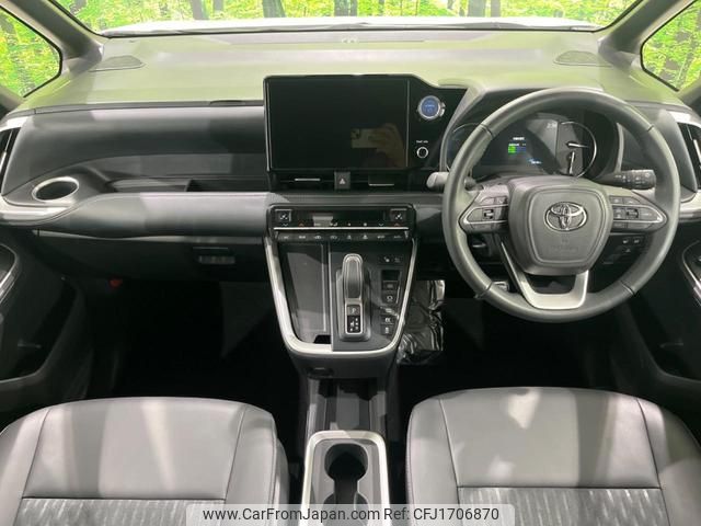 toyota noah 2022 CFJ1706870 image 2