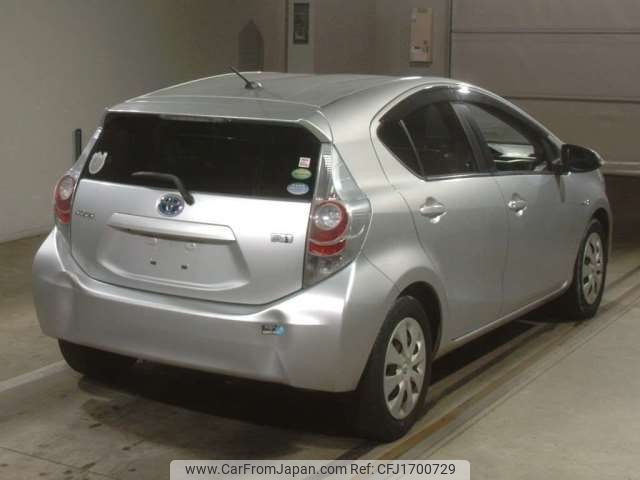 toyota aqua 2012 CFJ1700729 image 2