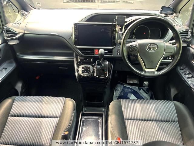 toyota voxy 2017 CFJ1571737 image 2