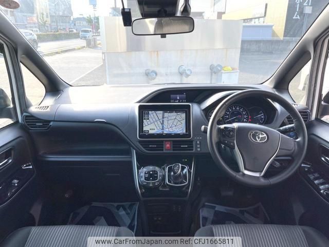 toyota voxy 2018 CFJ1665811 image 2