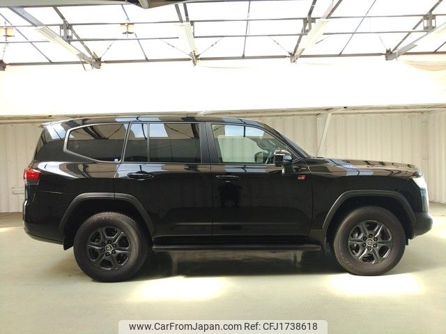toyota land-cruiser 2023 CFJ1738618 image 2