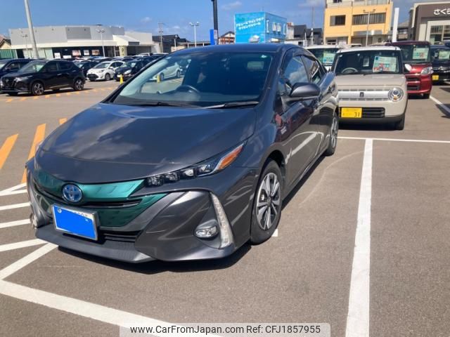 toyota prius-phv 2018 CFJ1857955 image 2