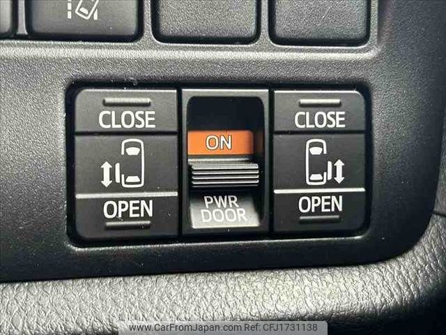 toyota esquire 2018 CFJ1731138 image 2