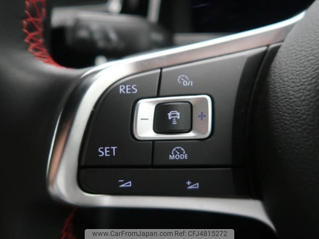 volkswagen golf-gti 2017 quick_quick_AUDLB_WVWZZZAUZJW065237 image 2