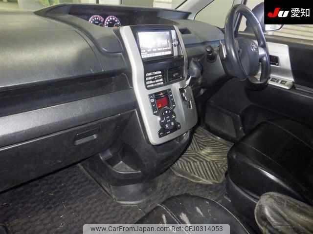 toyota voxy 2011 TE329 image 2