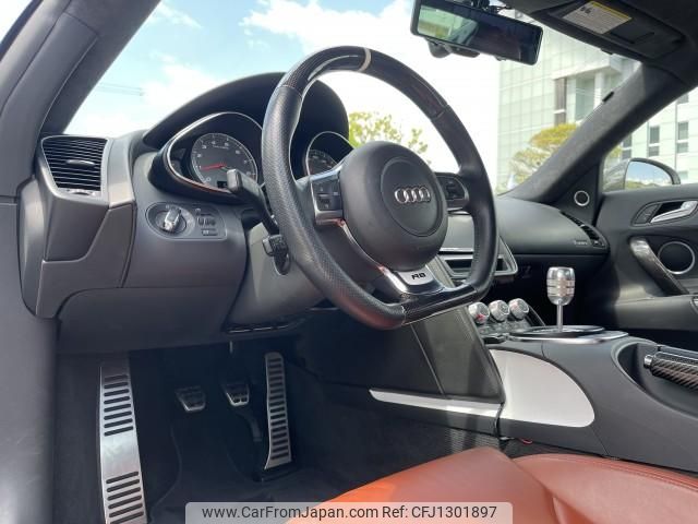 audi r8 2012 quick_quick_42BYHF_WUAAU34209N000802 image 2