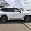 toyota land-cruiser 2024 CFJ1834672 image 3