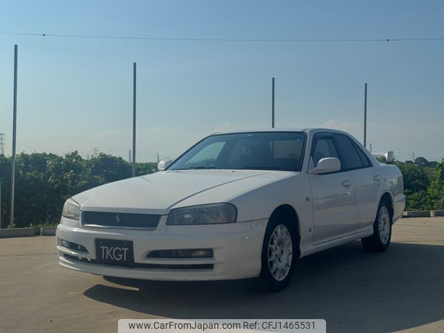 nissan skyline 2000 1300040 image 1