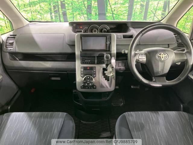 toyota voxy 2012 -TOYOTA--Voxy DBA-ZRR70W--ZRR70-0496810---TOYOTA--Voxy DBA-ZRR70W--ZRR70-0496810- image 2