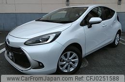 toyota aqua 2022 -TOYOTA--AQUA 6AA-MXPK11--MXPK11-2090486---TOYOTA--AQUA 6AA-MXPK11--MXPK11-2090486-