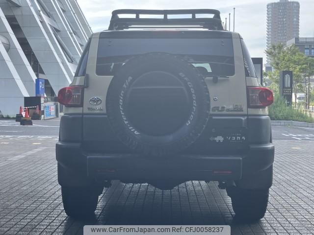 toyota fj-cruiser 2011 quick_quick_-GSJ15W-_JTEBU4BF3AK080255 image 2