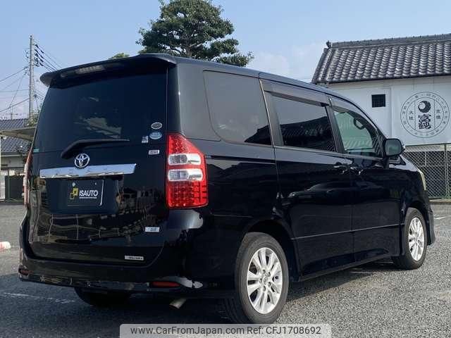 toyota noah 2010 CFJ1708692 image 2