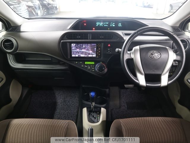 toyota aqua 2012 CFJ1701111 image 2