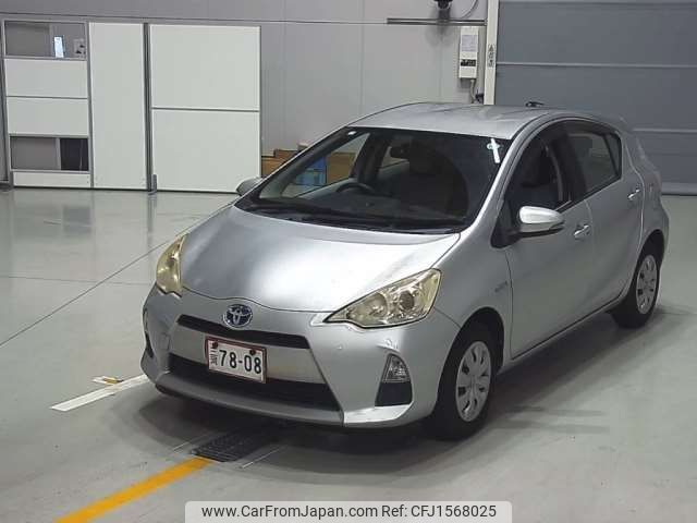 toyota aqua 2012 CFJ1568025 image 1