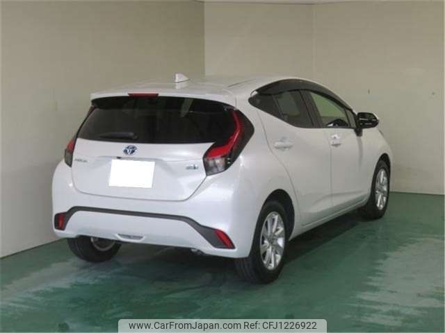 toyota aqua 2022 -TOYOTA--AQUA 6AA-MXPK11--MXPK11-2063517---TOYOTA--AQUA 6AA-MXPK11--MXPK11-2063517- image 2