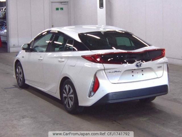 toyota prius-phv 2019 CFJ1741792 image 2