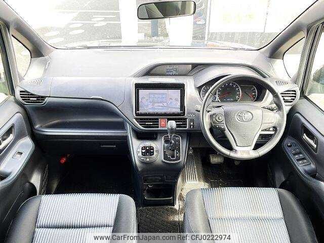 toyota voxy 2014 504928-924356 image 1