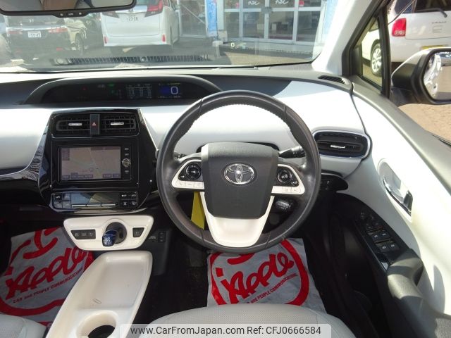 toyota prius 2016 -TOYOTA--Prius DAA-ZVW55--ZVW55-8032147---TOYOTA--Prius DAA-ZVW55--ZVW55-8032147- image 2