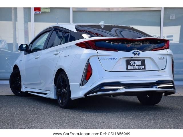 toyota prius-phv 2018 CFJ1856969 image 2