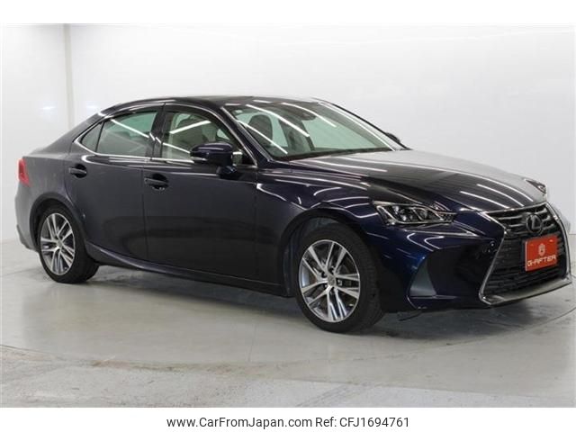 lexus is 2017 CFJ1694761 image 2